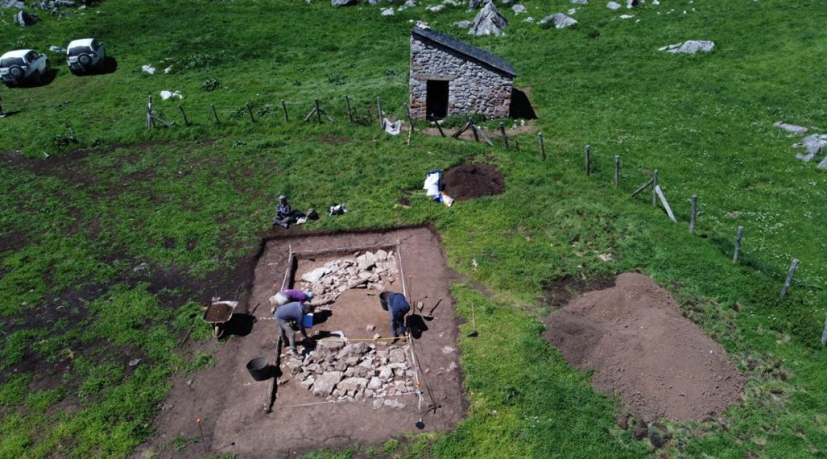 excavacion-en-la-majada-de-las-verdes-cerca-de-torre-de-babia-incipit-csic_4_1000x563