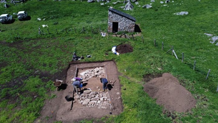 excavacion-en-la-majada-de-las-verdes-cerca-de-torre-de-babia-incipit-csic_4_1000x563